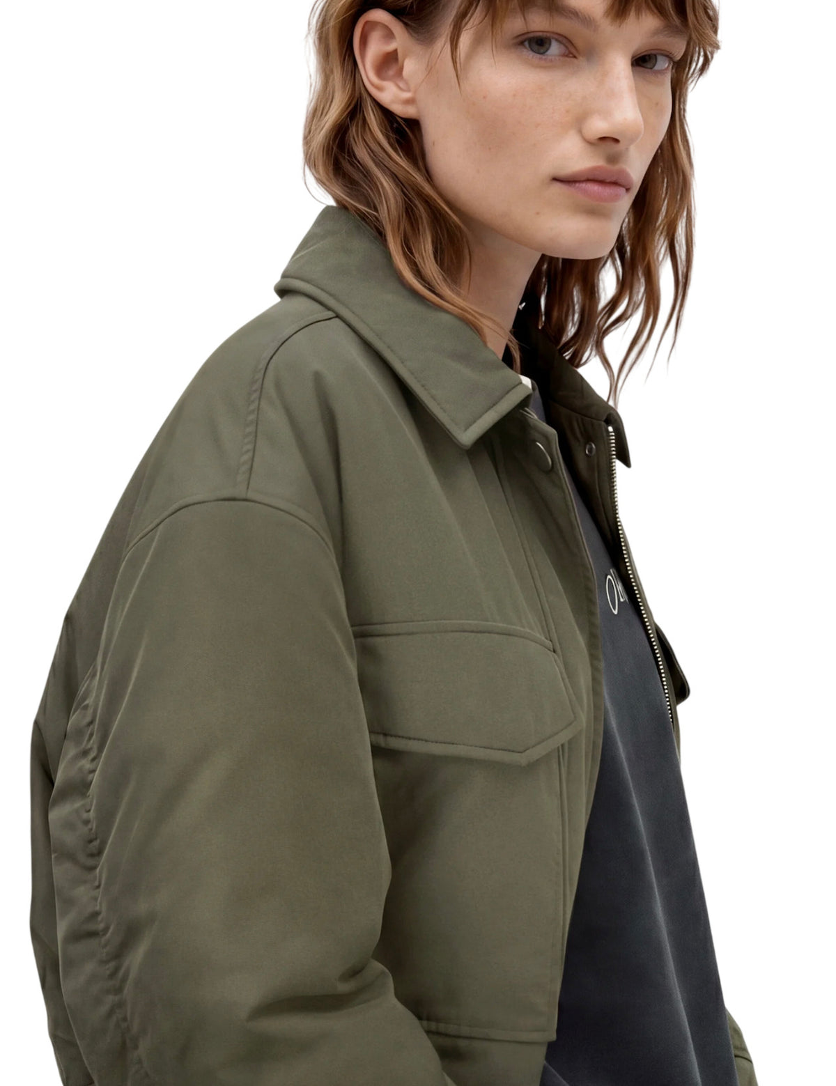 Bomber corto Closed indossato 