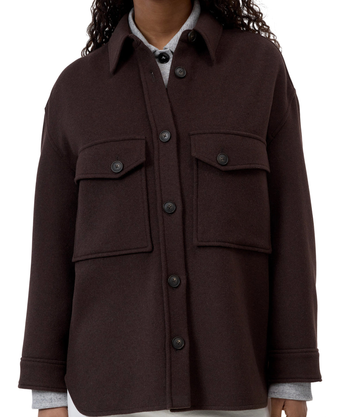 Camicia giacca Closed in misto lana marrone, vista frontale con bottoni e due tasche sul petto