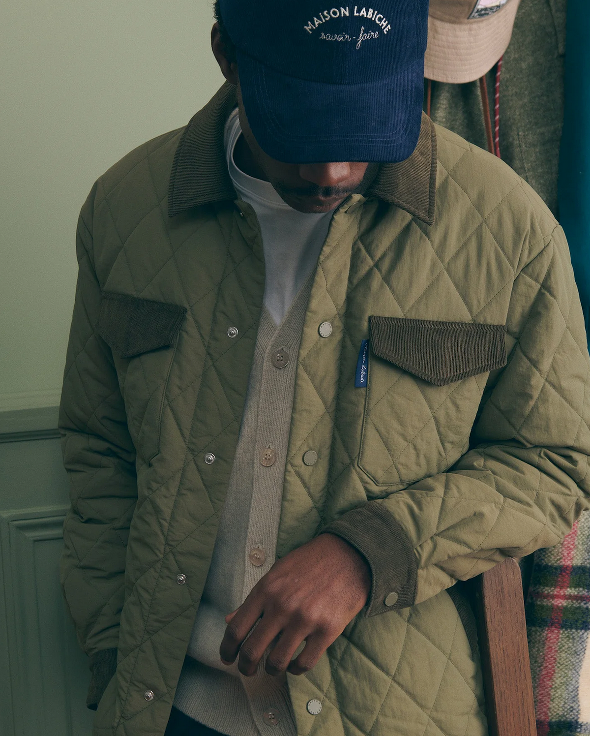 Dettaglio colletto e polsini in velluto marrone - Jacket Maison Labiche